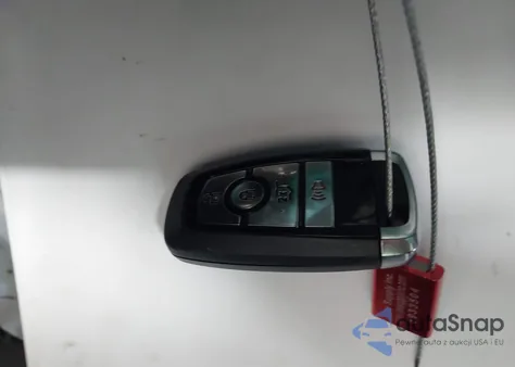 2024 Ford Mustang Mach-E Select z USA, uszkodzony, nr VIN 3FMTK1R47RMA27687